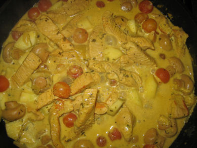 H&auml;hnchengeschnetzeltes in Curry-Rahm